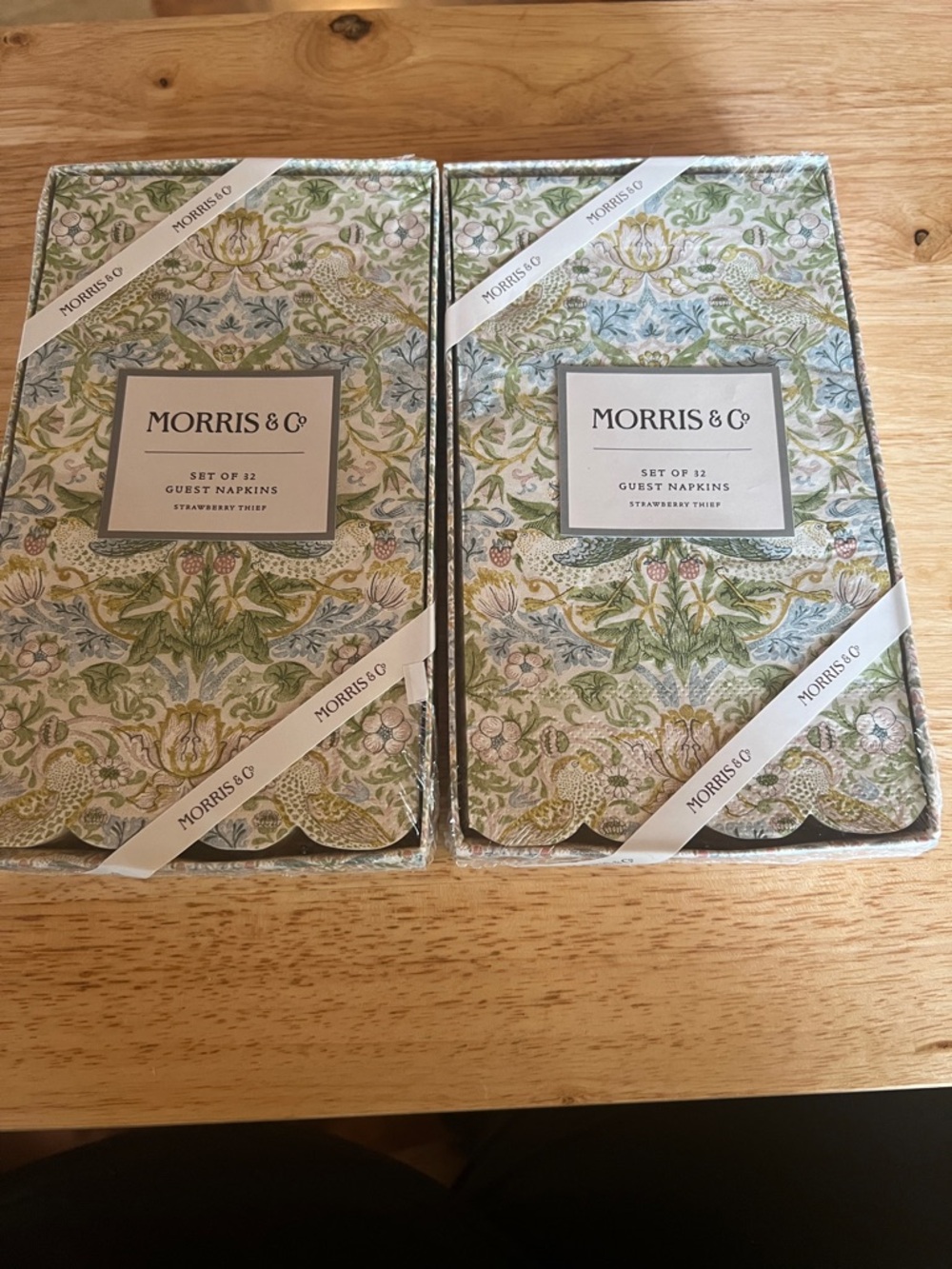 Guest towels. Set of 32 guest bathroom napkins. With scalloped edge.